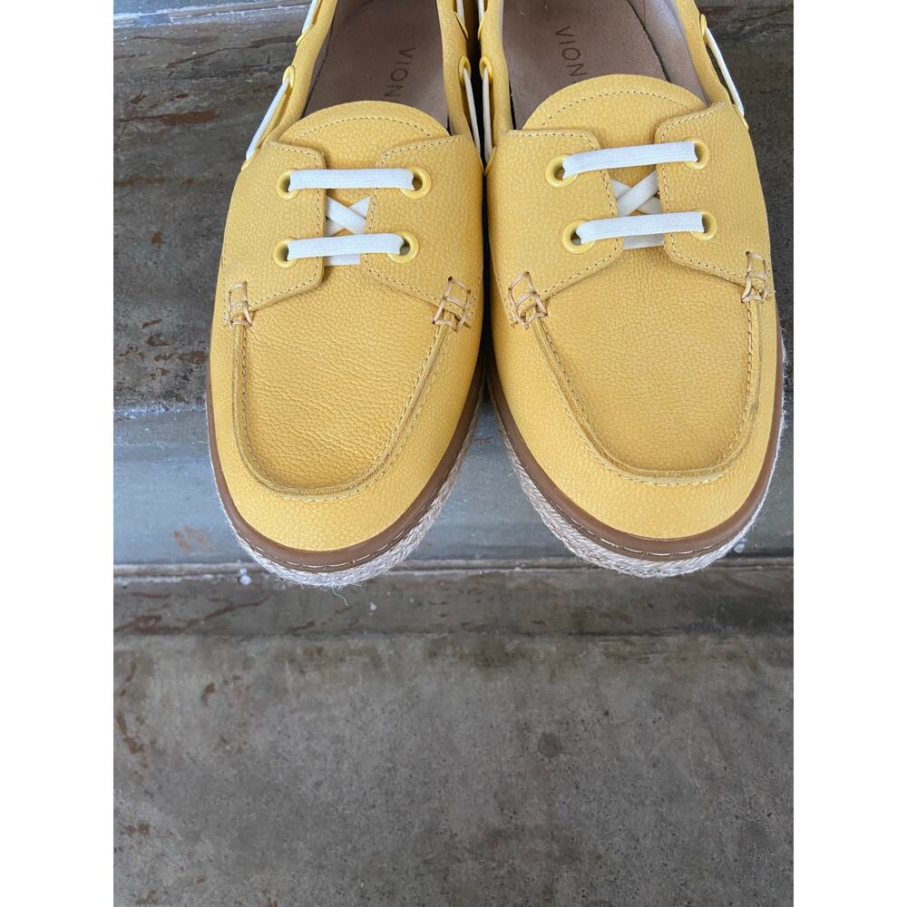 Vionic Bay espadrille boat shoes in yellow nubuck leather with white laces - Picture 5 of 10